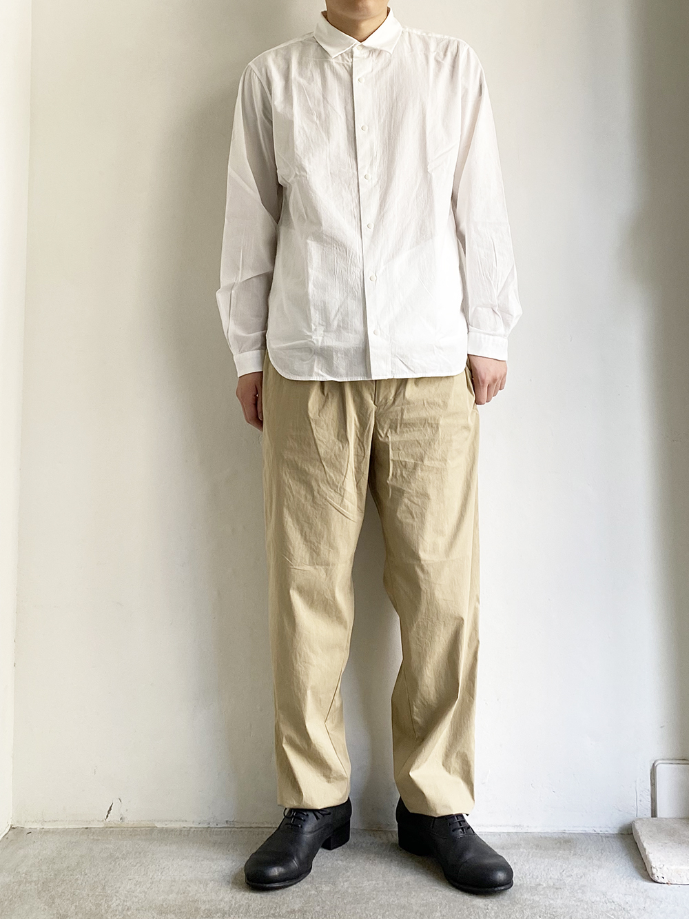 【YAECA】タックテーパードC/N 12645/ KHAKI