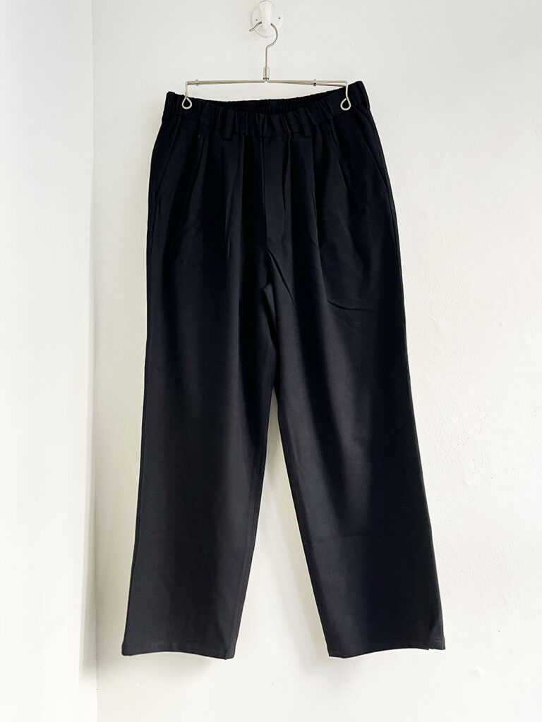 LAMOND. _ Cashmere Touch Standard Wide Pants / Black